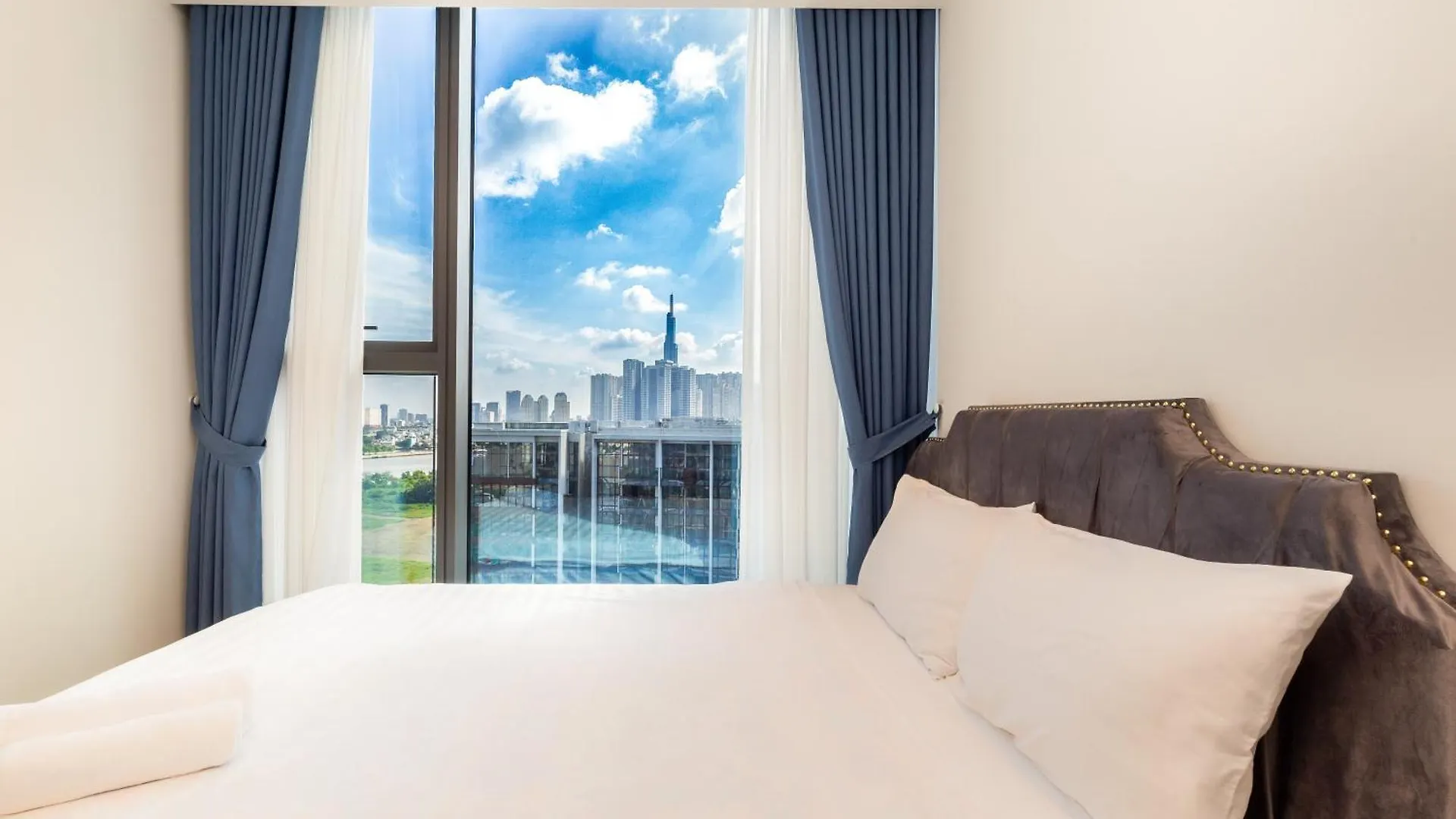 The Opera Apartment Cental Saigon Free Pool-Gym-Sauna Room- Golf Mini Ho Chi Minh City Vietnam