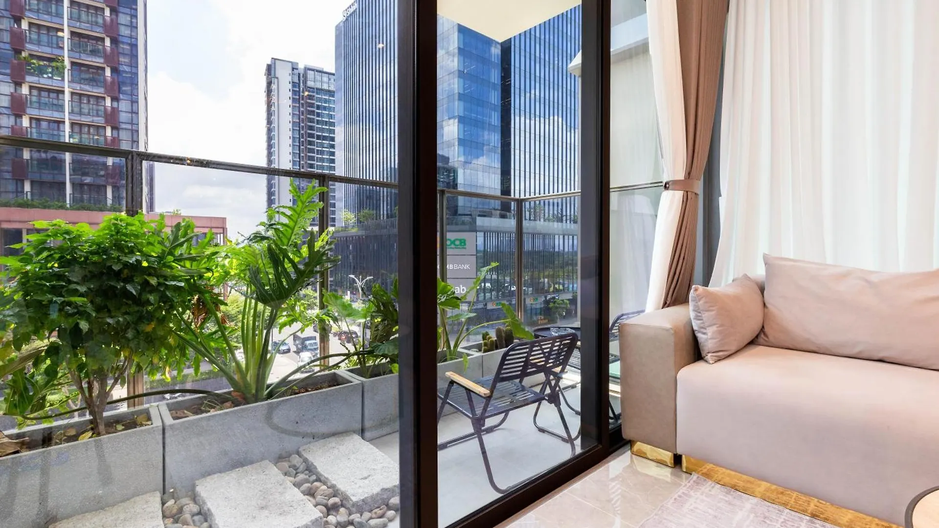 The Opera Apartment Cental Saigon Free Pool-Gym-Sauna Room- Golf Mini Ho Chi Minh City