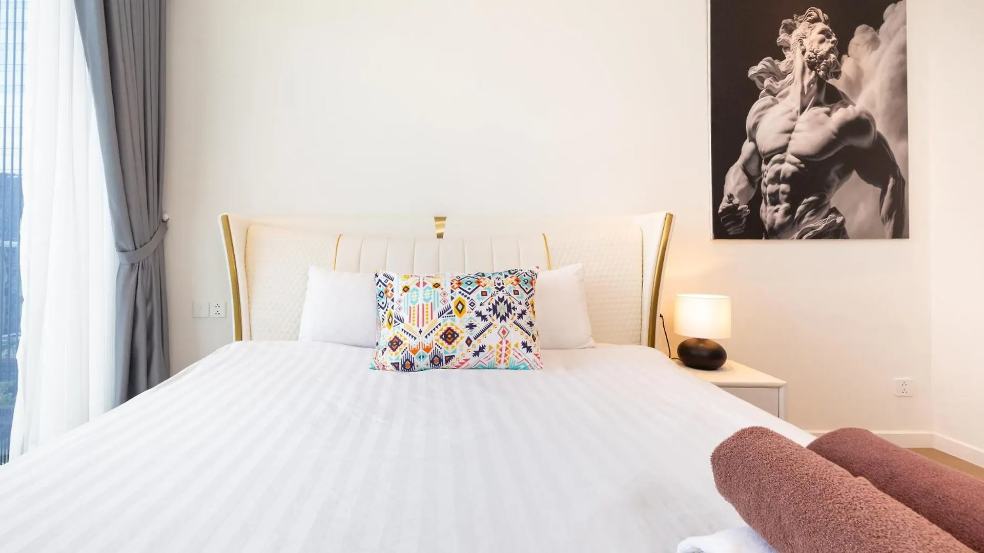 The Opera Apartment Cental Saigon Free Pool-Gym-Sauna Room- Golf Mini Ho Chi Minh City