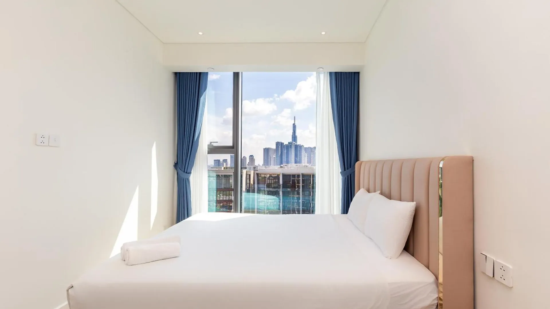 The Opera Apartment Cental Saigon Free Pool-Gym-Sauna Room- Golf Mini Ho Chi Minh City