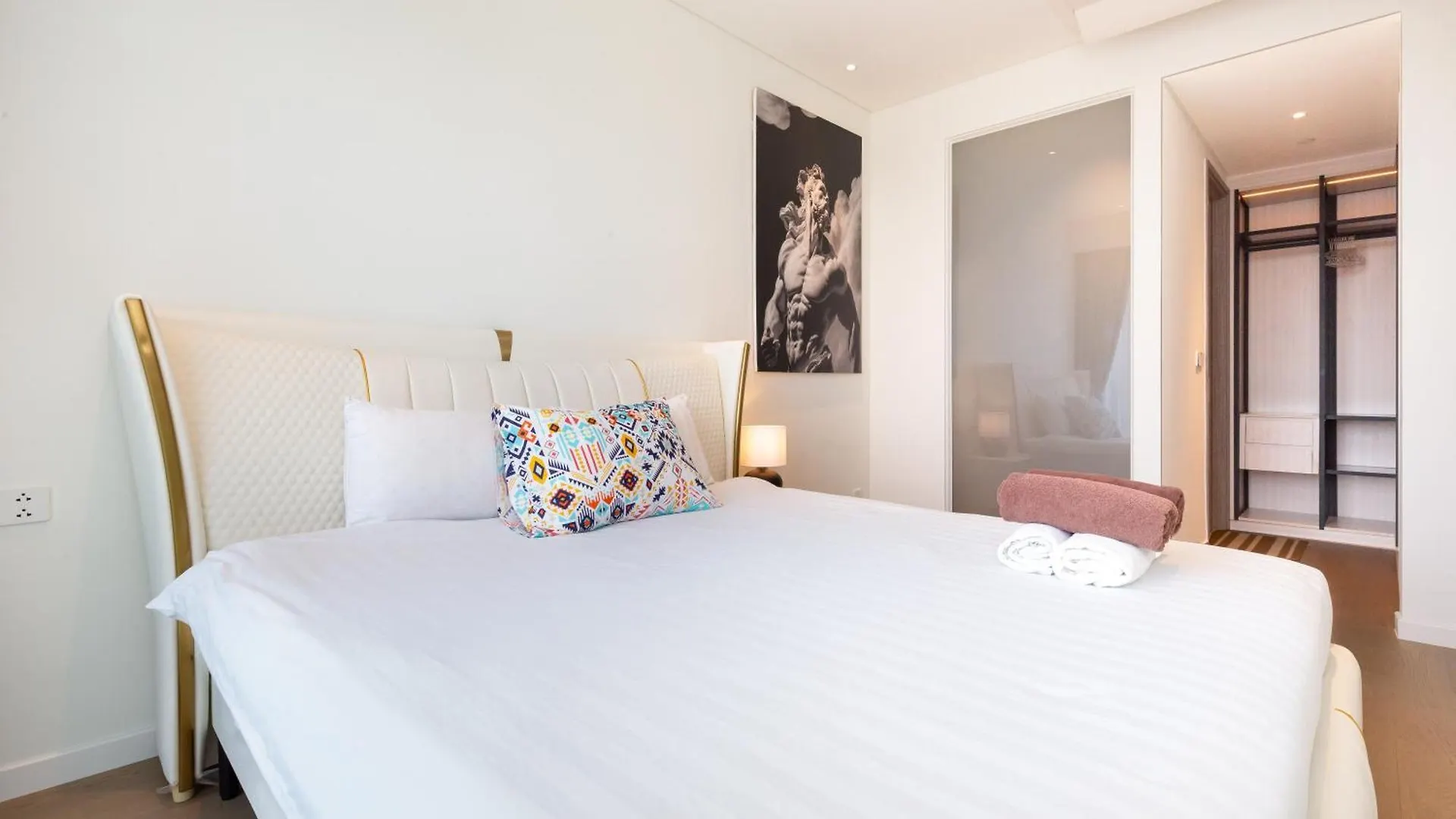 The Opera Apartment Cental Saigon Free Pool-Gym-Sauna Room- Golf Mini Ho Chi Minh City